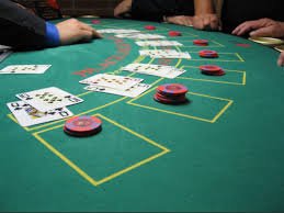 Ilustrasi interaksi permainan kasino live antara pemain dan dealer profesional